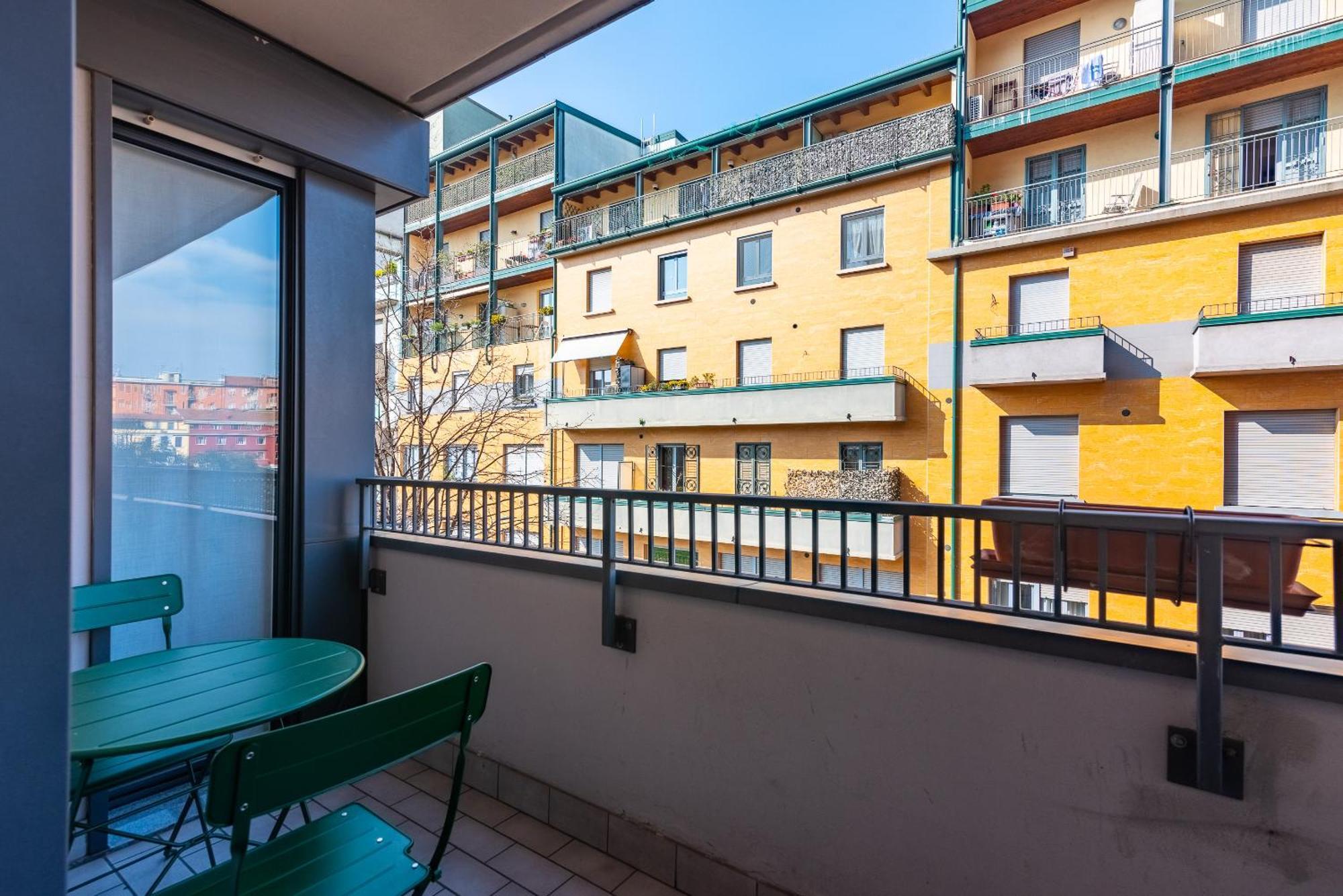 Daniele Flat - Free Wi-fi & M4 Metro Apartment Milan