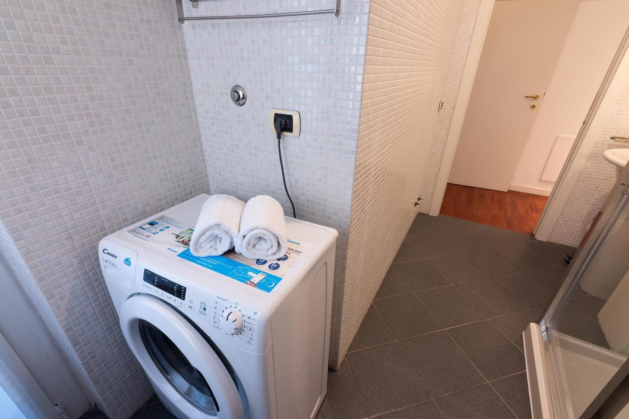 Apartment Daniele Flat - Free Wi-fi & M4 Metro *